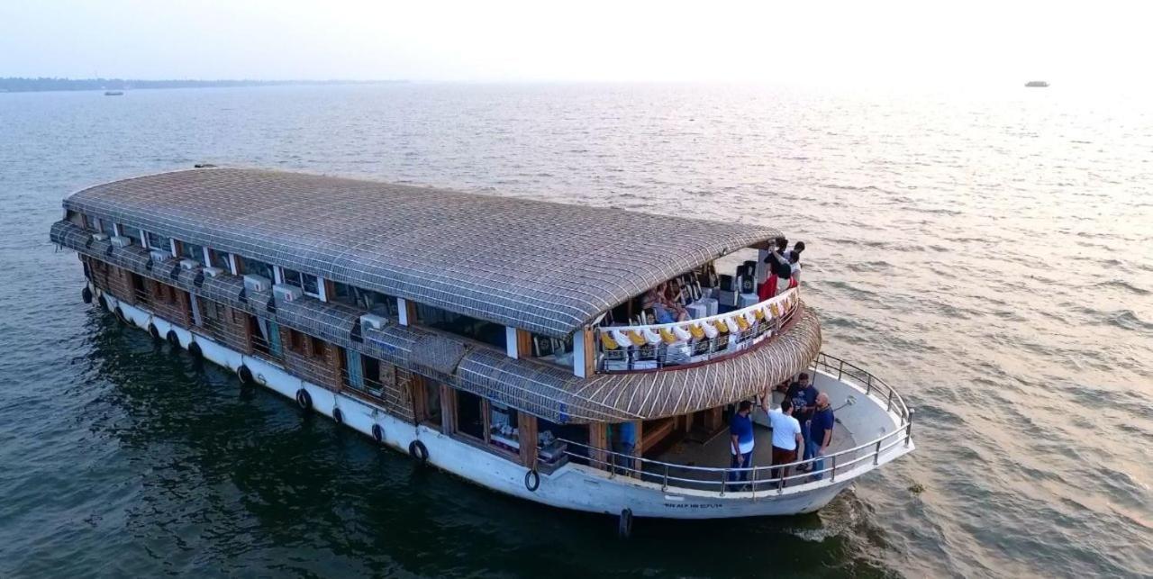 Alappuzha 舒适船屋酒店 外观 照片
