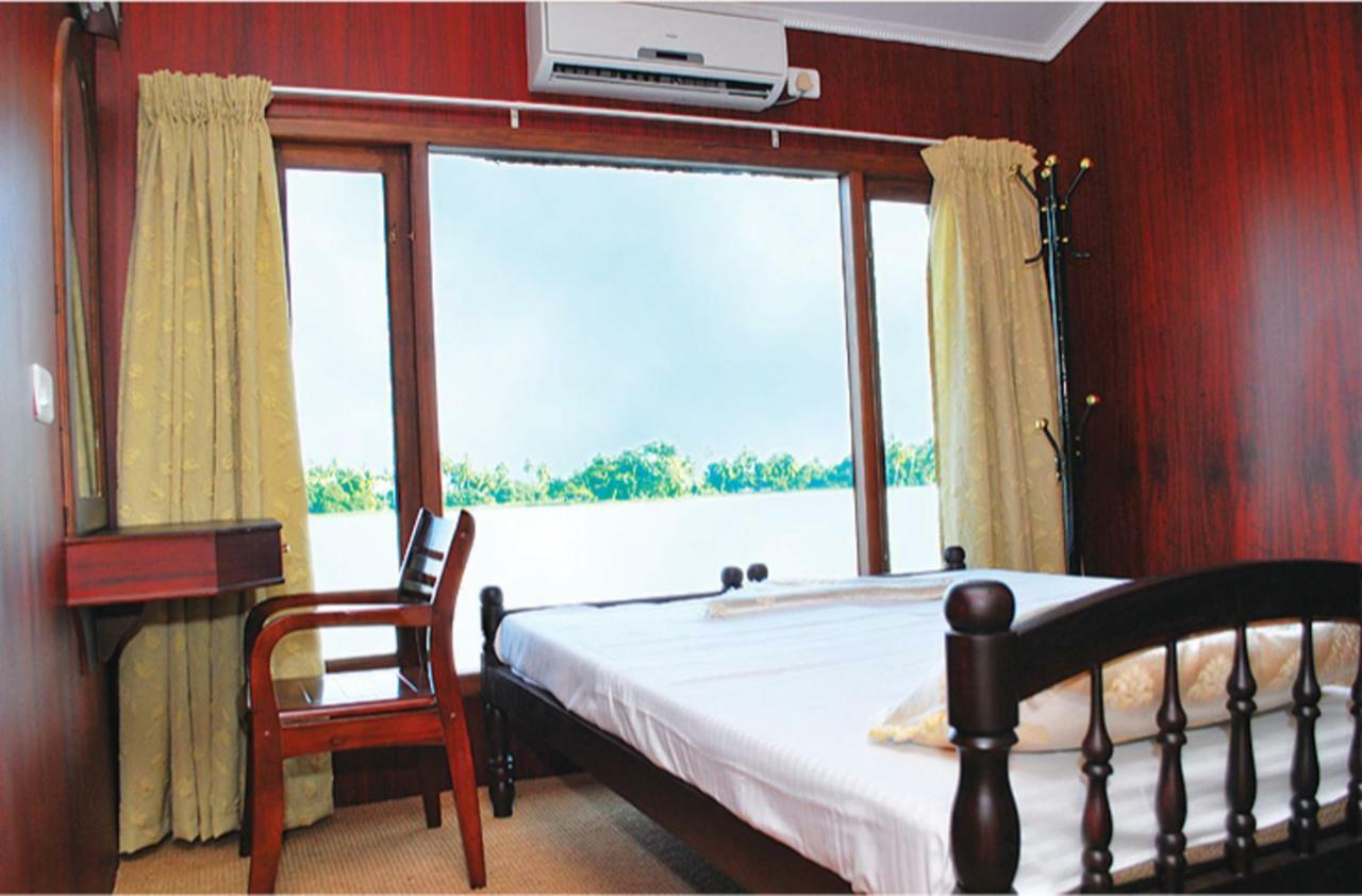 Alappuzha 舒适船屋酒店 外观 照片